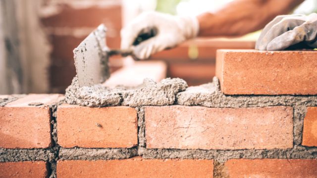 Brick-Vs.-Stone-Masonry